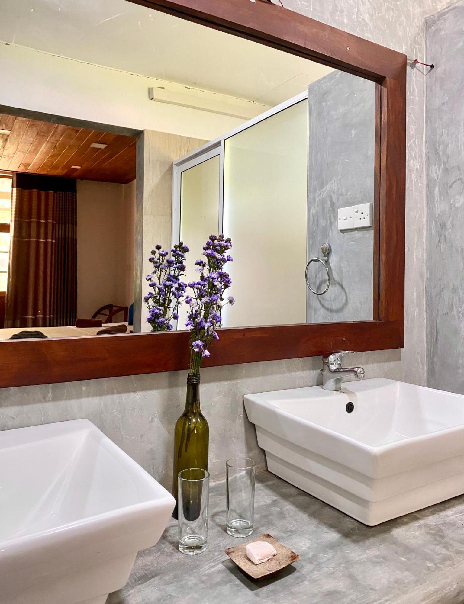 The Dale Mirissa Hotel ภายนอก รูปภาพ